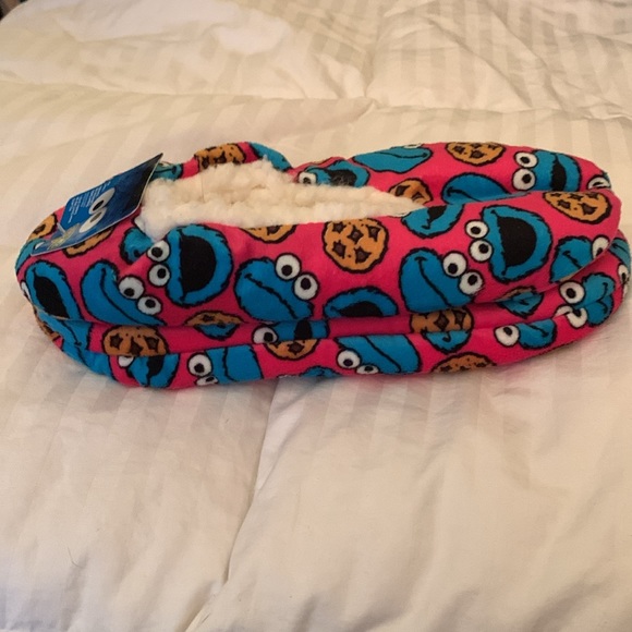 NWT~M/L Girls Women’s Sesame Street Cookie Monster Slippers - Picture 3 of 4